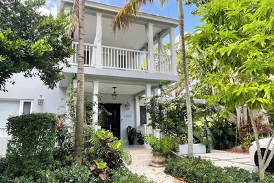 Image de Vacation Paradise Found in Miami Shores, Florida! 3bd\/4bth with incredible yard!