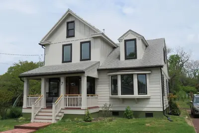 Image de Modern farmhouse on a quiet street -\nNew listing, fully renovated!