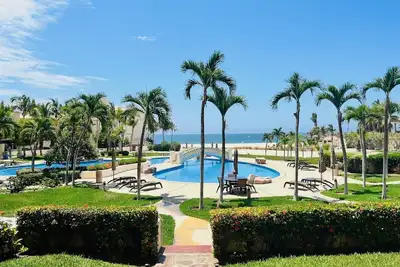 Image de Las Mañanitas ground floor! Unobstructed pool & beach views! 3104 is perfect