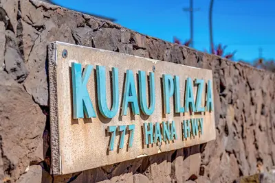 Image de Welcome to Paradise! Paia is Maui's hidden gem. Windsports, shopping, & dinning
