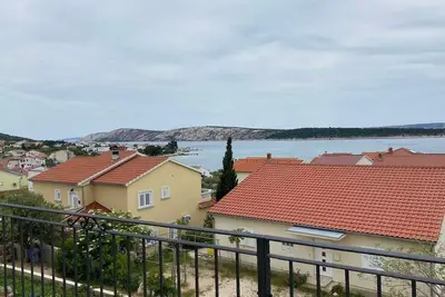 Image de Appartement d'une chambre avec la terrasse et la vue sur le mer Barbat, Rab (A-22863-a)