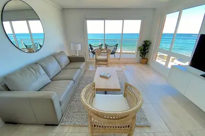 Image de Gobsmacking Views with Direct Beach Access 2