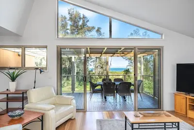 Image de 3-Bed Seaside Serenity Escape at Long Beach