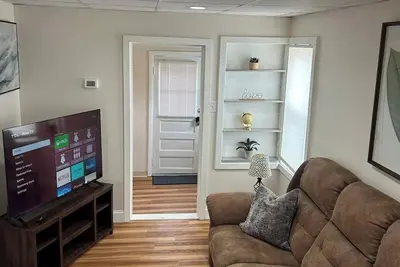 Image de This house is a 1 bedroom(s), 1 bathrooms, located in Warwick, Ri.
