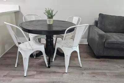 Image de Entire Duplex Bundle | 4br | 2 Kitchens | Sleeps 12 | Near Airport