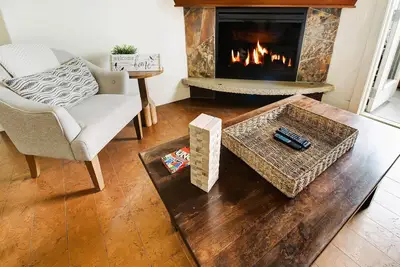 Image de Marvellous Mountain Condo – Pool & Hot Tub