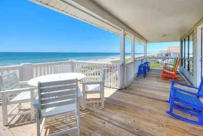 Image de Gorgeous Renovation 4br/2. 5ba, Oceanfront, Event Home, Sleeps 16