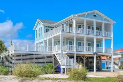 Image de Gorgeous 4br 4. 5ba House, 2nd Row, Ocean Views, Pool, Elevator, Sleeps 12