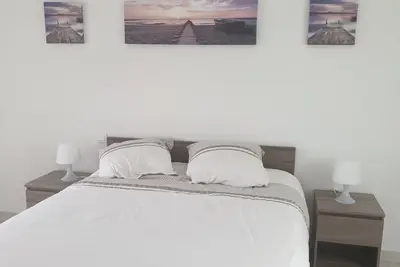 Image de Maison à 50 mètres de la plage avec jardin clos.