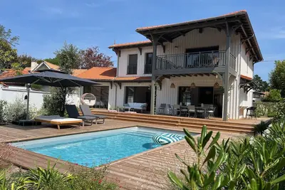 Image de Spacieuse Villa sous les pins & piscine