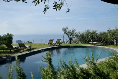 Charming Villa with Pool, Overlooking the Enchanting Galli Islands