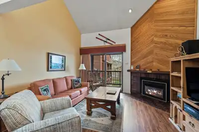 Image de Cozy Mountain Retreat at Timber Run – Walk to Steamboat Resort!