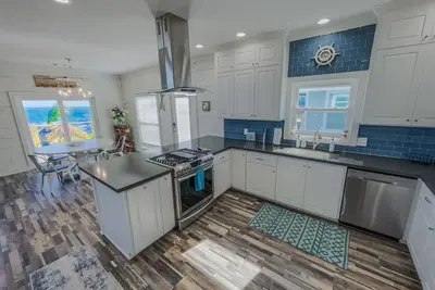 Image de Bayfront Trio House w/Hot Tub + Private Pier