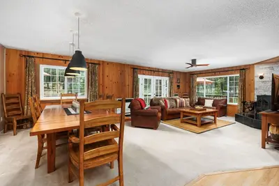 Image de Cozy, single level near the lake w/ Boat Parking!
