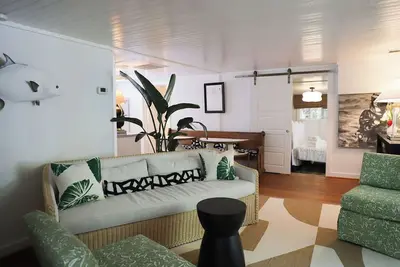 North End, 3 Br Luxury Cottage, Pet Friendly, Private Road, 5 min walk to Beach