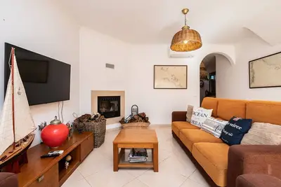 Image de Villa de 3 chambres à coucher à 50 mètres de la plage avec patio par AlgarveManta (15v3)