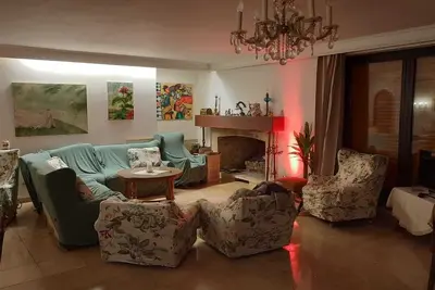 Image de Traumhaftes, Ruhiges Haus im Wald mit Terrasse