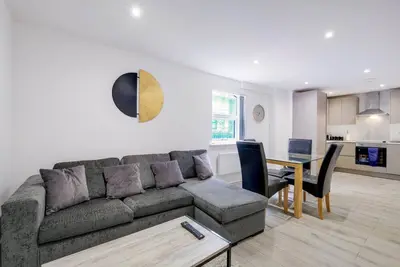Image de 360 Gu15 Aspen Court 01 - Modern 3 Bedrooms Apartment 01 Town Centre Camberley