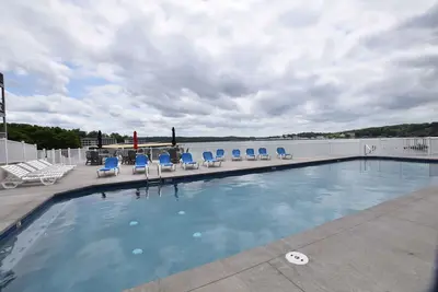 Image de Welcome to Paradise! Heart of the Lake-Boat slip-Wtrfrt Pool-Very Clean!