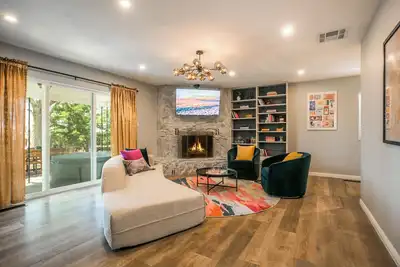 Image de Cozy Retreat w Hot Tub, Fireplace, King Bd, Games, Bbq, Near I-40+Sandia+Airport