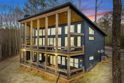 Image de Enchanted Ridge Retreat: Family friendly, peaceful property, hot tub, sleeps 10