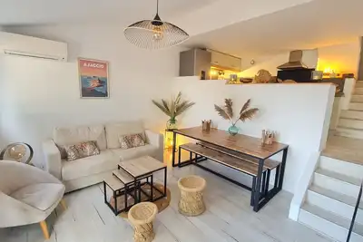 Image de Maison de charme avec terrasse et piscine