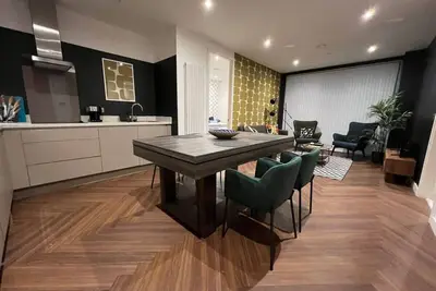 Image de Stunning City Haven Apartment with Lake view
