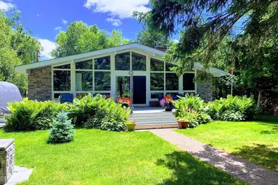 Image de Cottage Rental close to lake Huron beach!