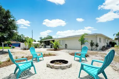 Image de Nice  2 Bedroom/ 2 Bath home, Bradenton, maximum occupancy of 6 people. Bring your Boat!