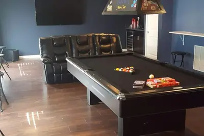 Image de Hiram Hideaway\nKing Bed, Pool, Hot Tub, Pool Table and Basketball court