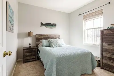 Image de Large Private Saddle Rock Condo with a 2 car Tandem Garage