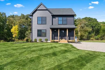 Image de New Centrally located Stylish Modern Farmhouse