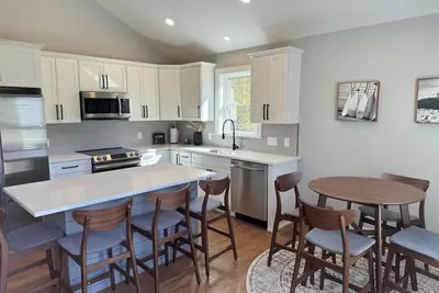 Image de Brand New Stylish Black Cottage