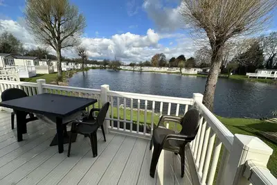 Image de Waterside Lodge on the edge of Kingfisher Lake