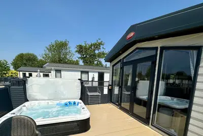 Image de Norfolk Lodge with private hot tub