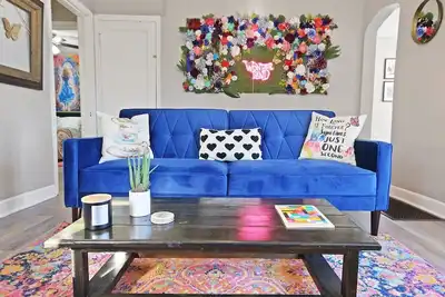 Image de Walk Downtown From Wonderland!