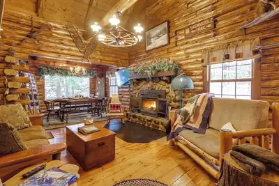 Image de Lake & Beach Access at Lake Luzerne Cabin!