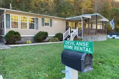 Image de Spacious home off 300+ miles of Hatfield McCoy Trails on Devil Anse Trail System