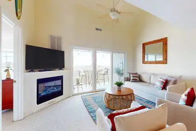 Image de Bethany Bay water-view townhouse with pool, on-site golf & sports courts access