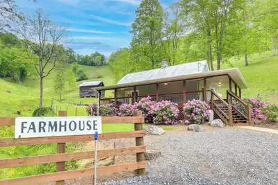 Image de Cozy Mars Hill Farmhouse w/ Scenic Views