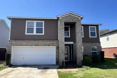 Image de Spacious Family Home in Madison, Enjoy Long-Term Stays!
