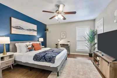 Image de Vivid 1bd: Tcu Walkable, Inspiring & Restful!