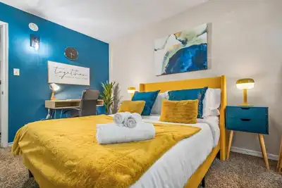 Image de Where It's All Happening: 1bd in the Mid of Action