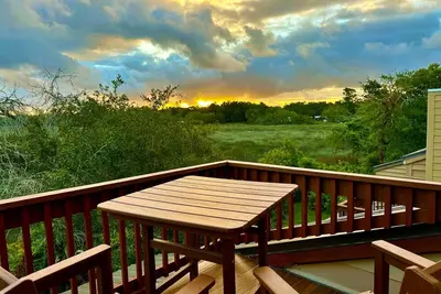 Image de Fall Special | Renovated townhome with marsh views