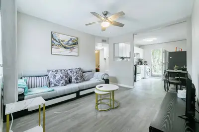 Image de Amazing “New” Cottage. Minutes To Airport & Downtown