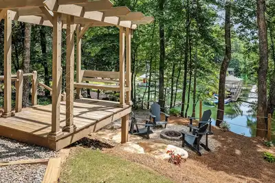 Image de Lakefront Retreat 15 minutes from Clemson