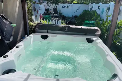 Image de 15-10 minutes to Indian Rock Beach, Clearwater Downtown. 3 Bedroom- 6 guests