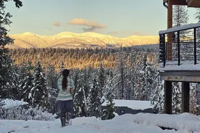 Image de New lux modern cabin w/amazing views, pool table, Christmas & ski holiday await