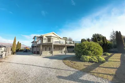 Image de Spacious House  15min walk from Wanaka Centre