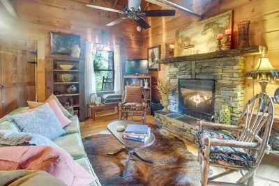 Image de Near Hiking: Studio w/ Fire Pit in Lawndale!